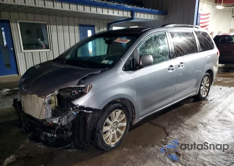 2014 Toyota Sienna Xle z USA, uszkodzony, nr VIN 5TDDK3DC9ES072949